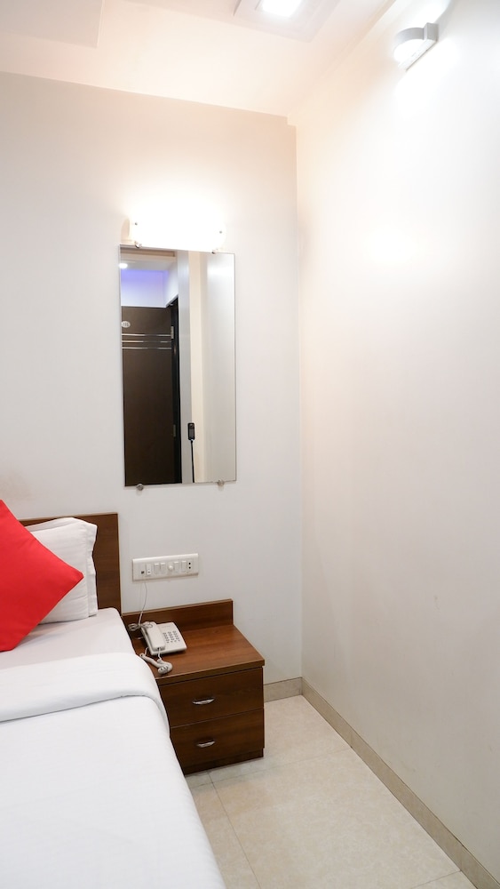 Deluxe Room - Photo 5