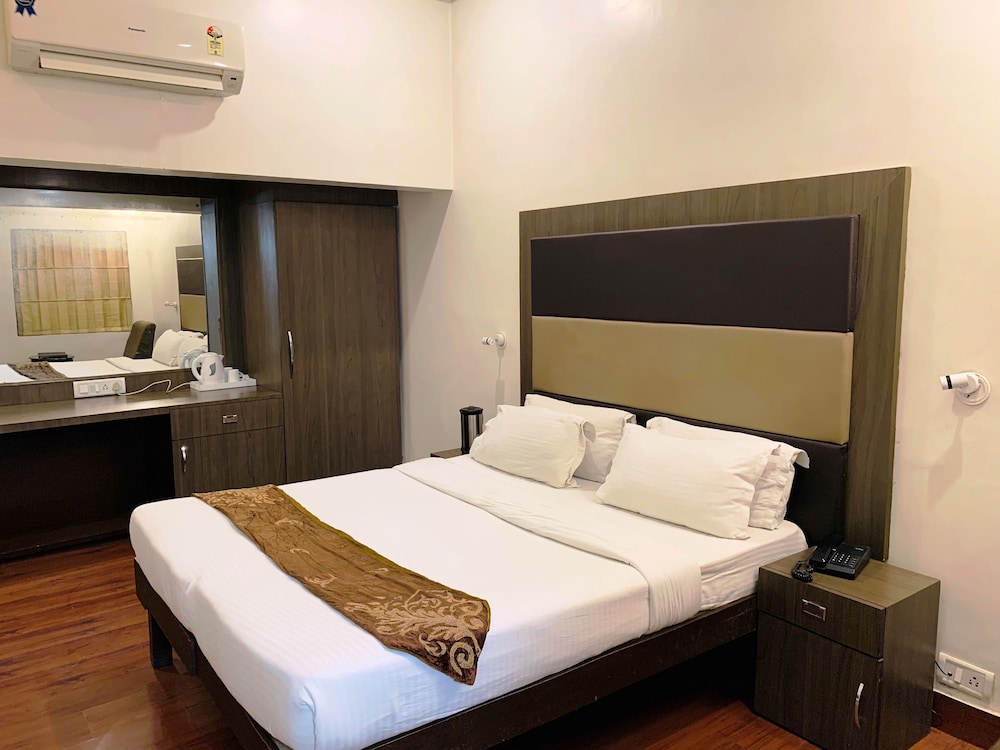 Deluxe Room - Photo 5