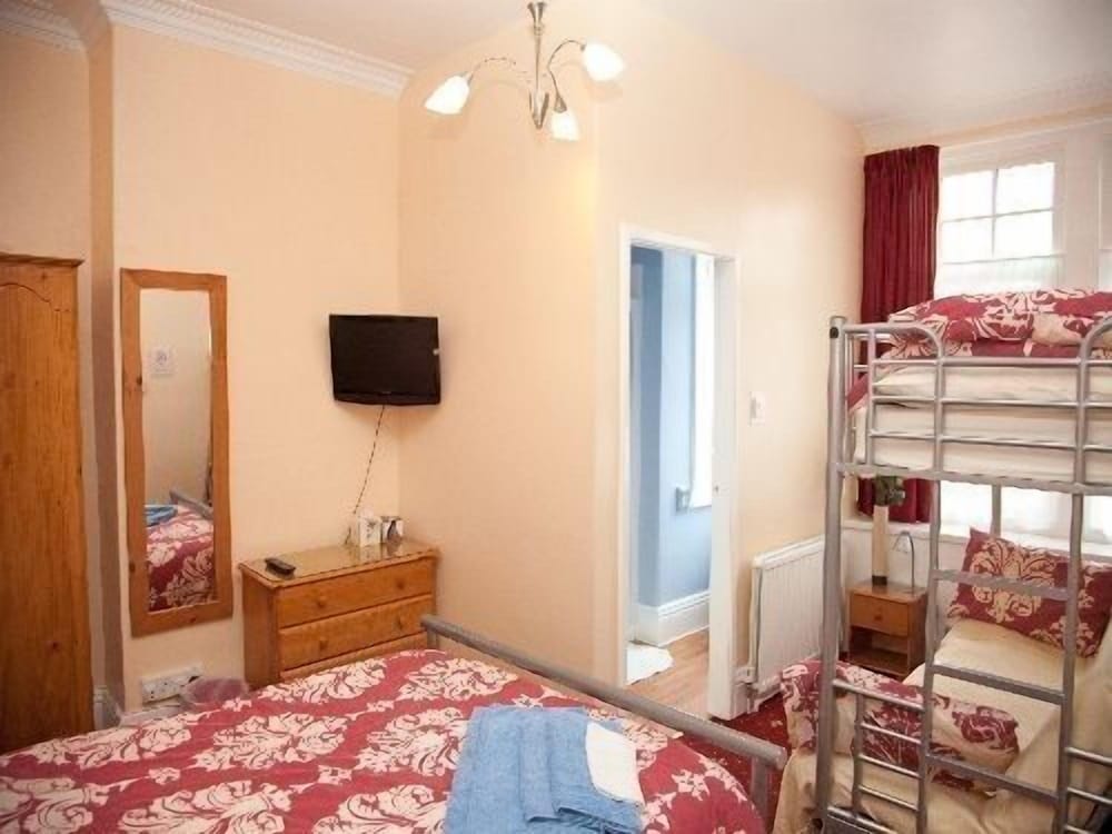 Suite, Ensuite (Sleeps 5) photo 3