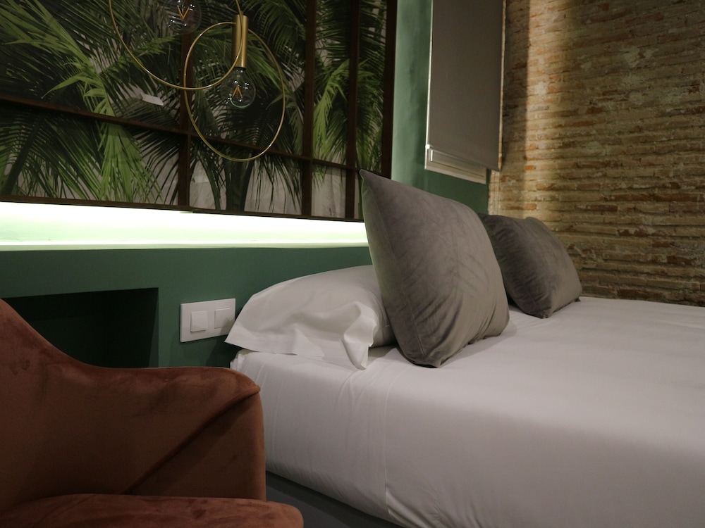 Double Room, Hot Tub - Photo 3