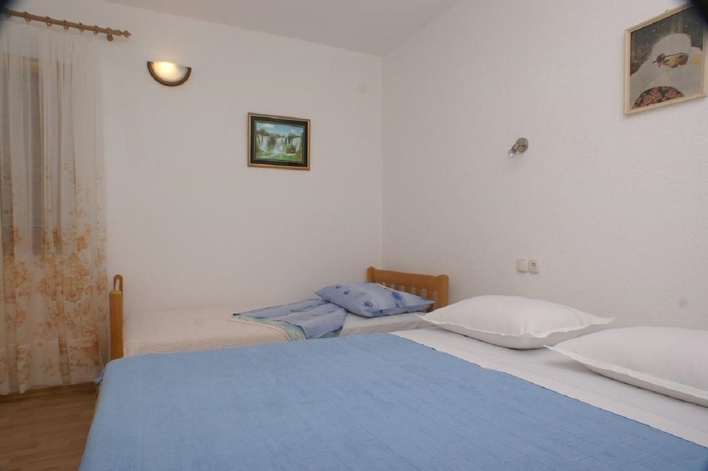 Apartment (Niko - 50 m from pebble beach - A5 Pr)
