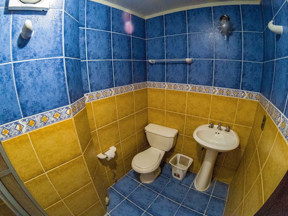 Standard Quadruple Room, Multiple Beds photo 2