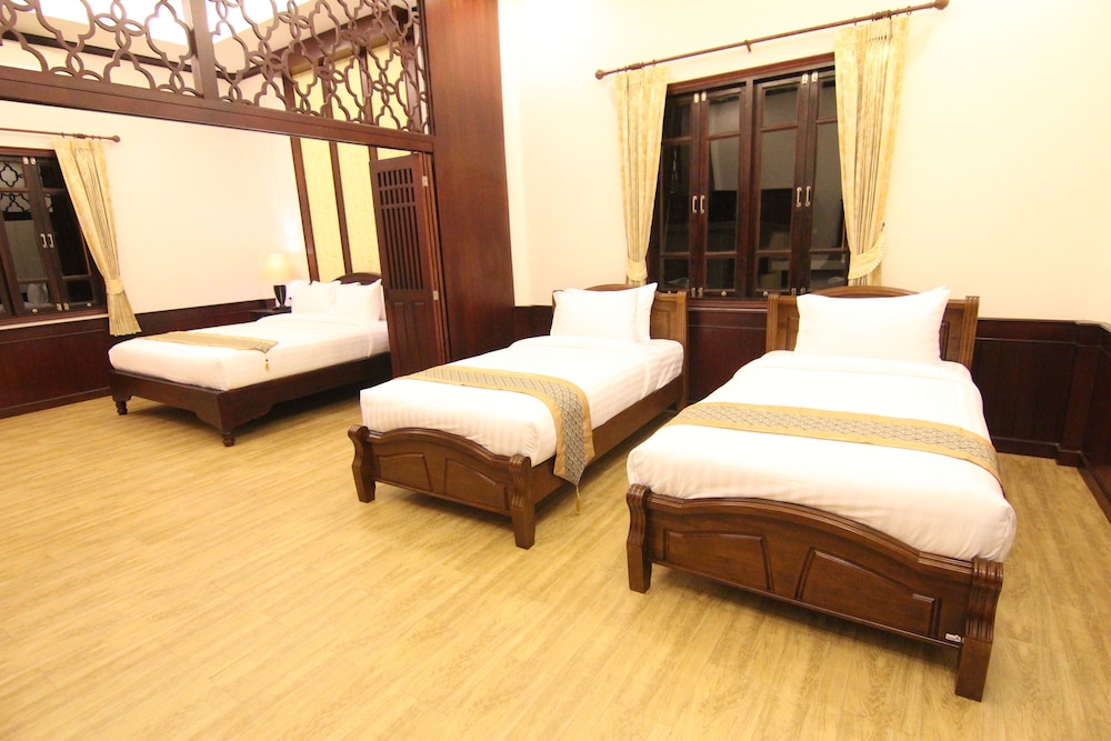 Deluxe Room / Pool View photo 2
