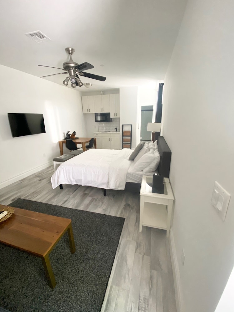 Signature Studio Suite, Non Smoking photo 1