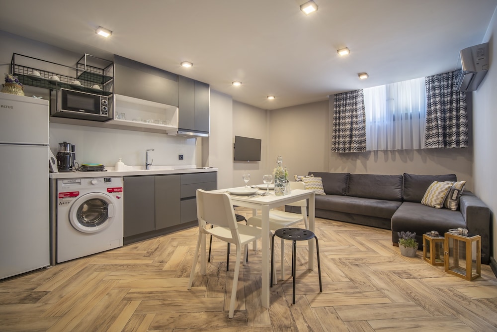 Economy Apartment (Basement)