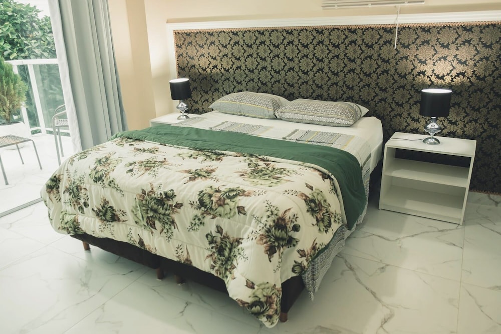 Standard Suite - Photo 7