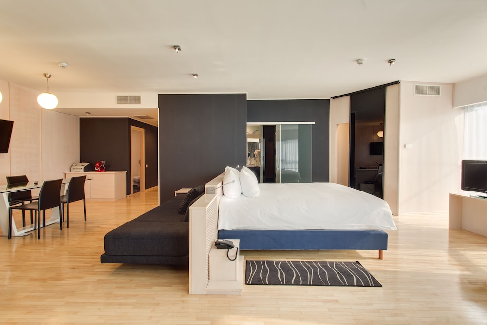 Suite, 1 King Bed, Non Smoking (Oval)