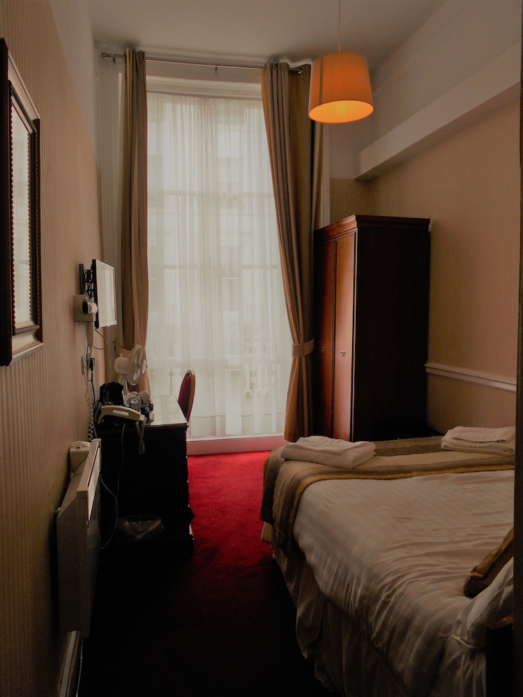 Single Room, Ensuite photo 3