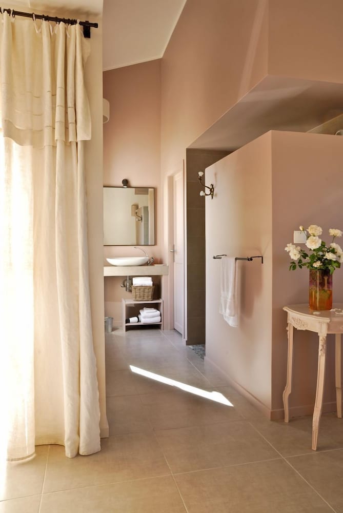 Double Room (Roussanne) photo 3