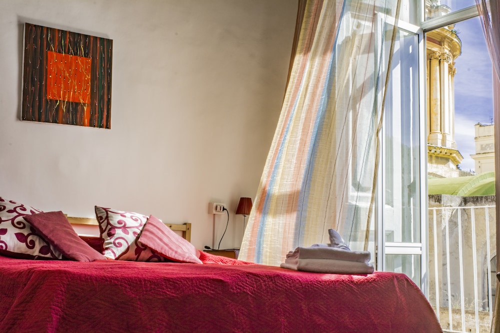 Comfort Room, 1 Bedroom, City View