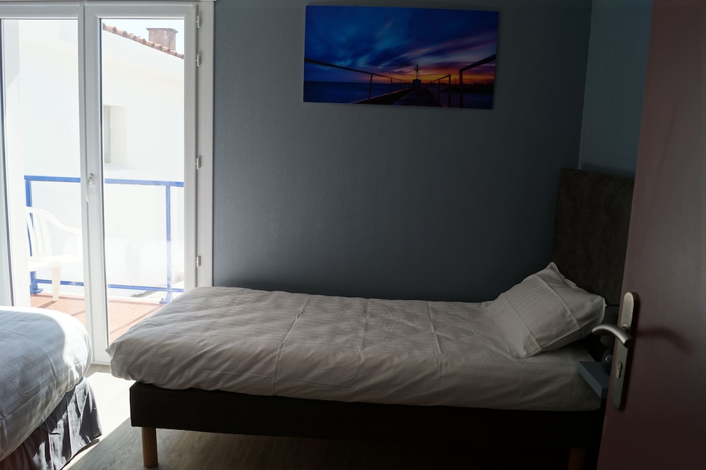 Standard Triple Room, Multiple Beds photo 1