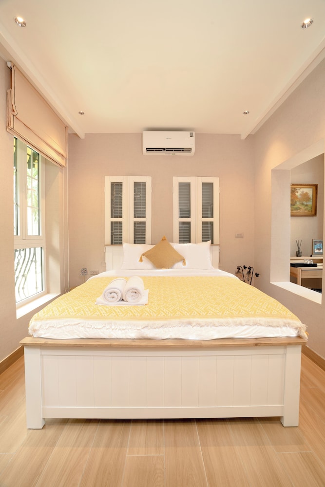 Double Room with Pool View photo 3