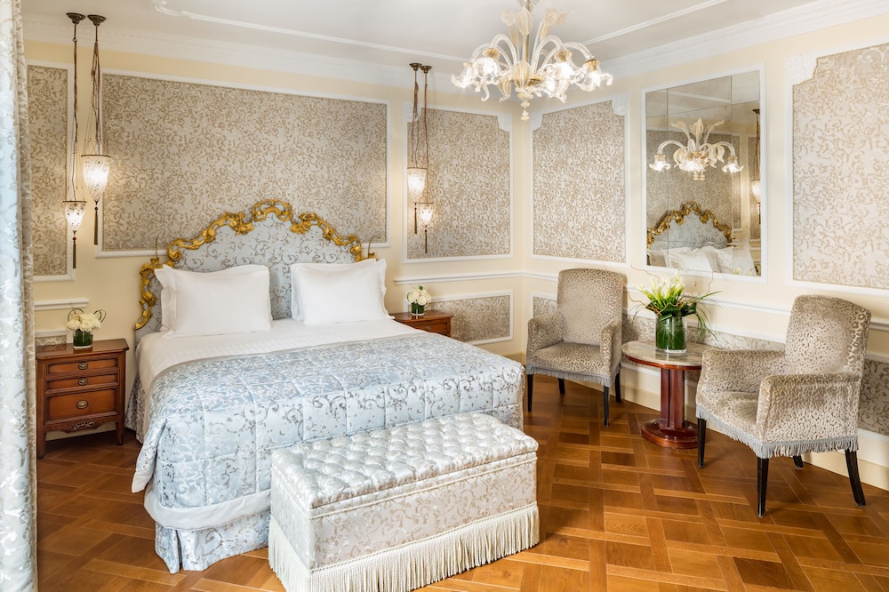 Deluxe Room - Photo 2