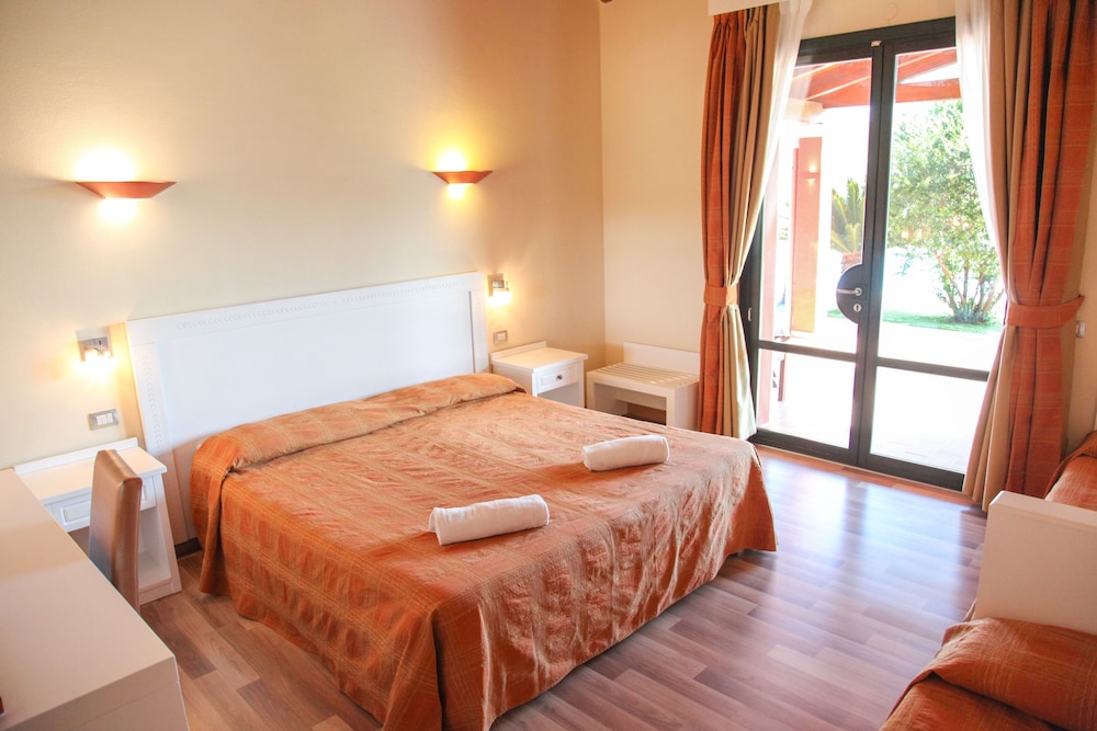 Standard Triple Room - Photo 7