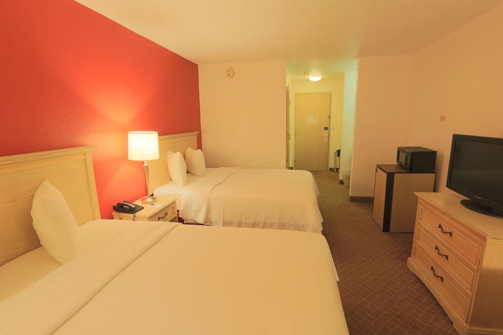 Room, 2 Queen Beds, Non Smoking - Photo 3