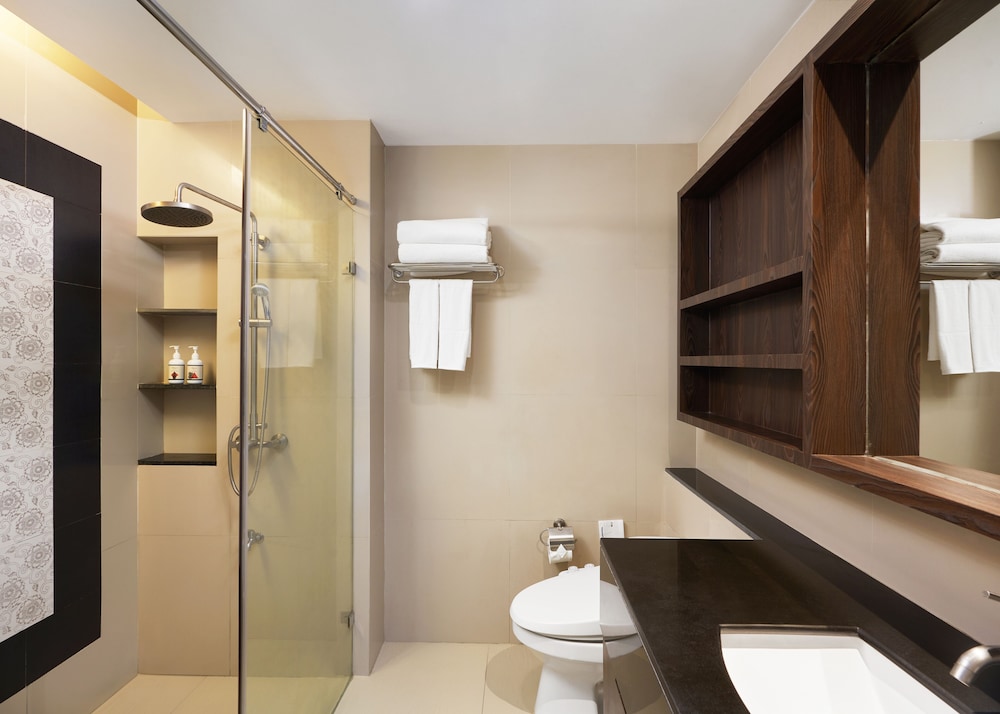 Deluxe Pool View Room with Kitchenette - Photo 19
