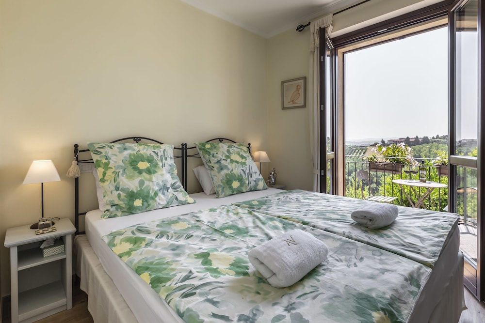 Traditional Room (Salvia)