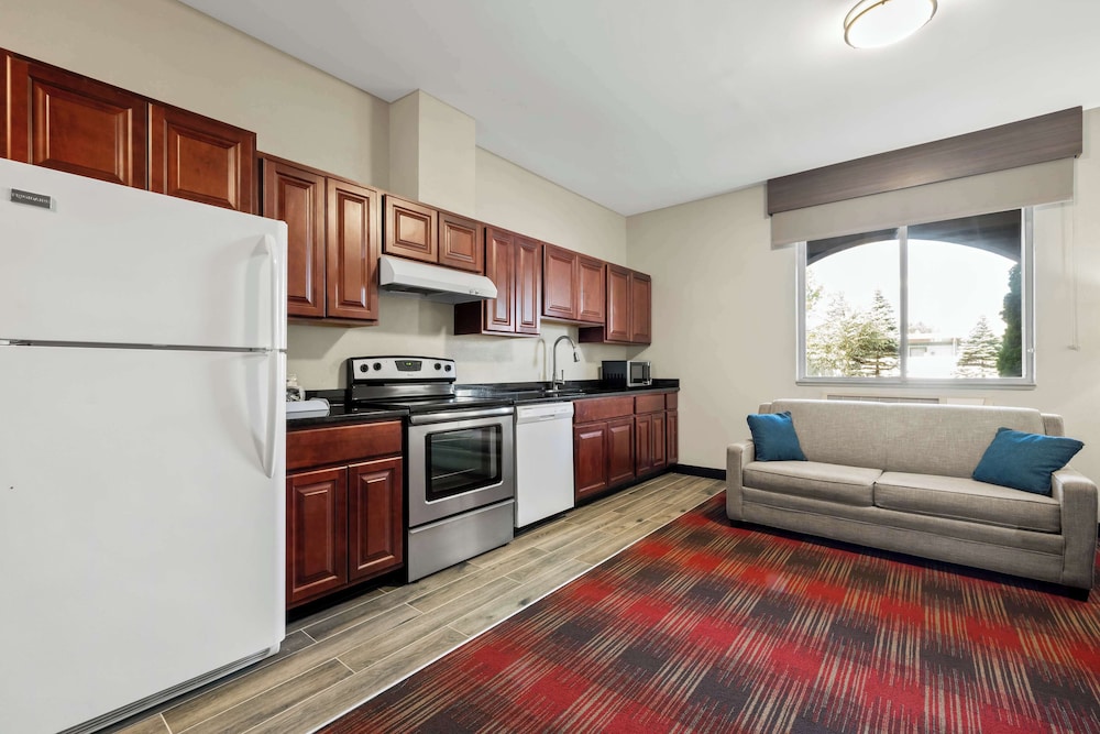 Suite, Multiple Beds, Non Smoking, Kitchen (with Sofabed, Full Kitchen)
