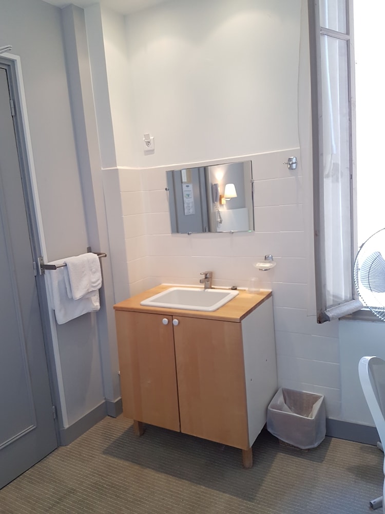 Single Room with Shared Shower & Toilet photo 2