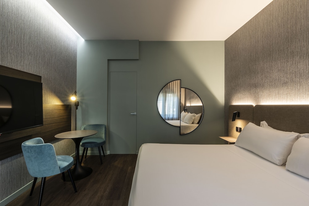 Double Room - Photo 12