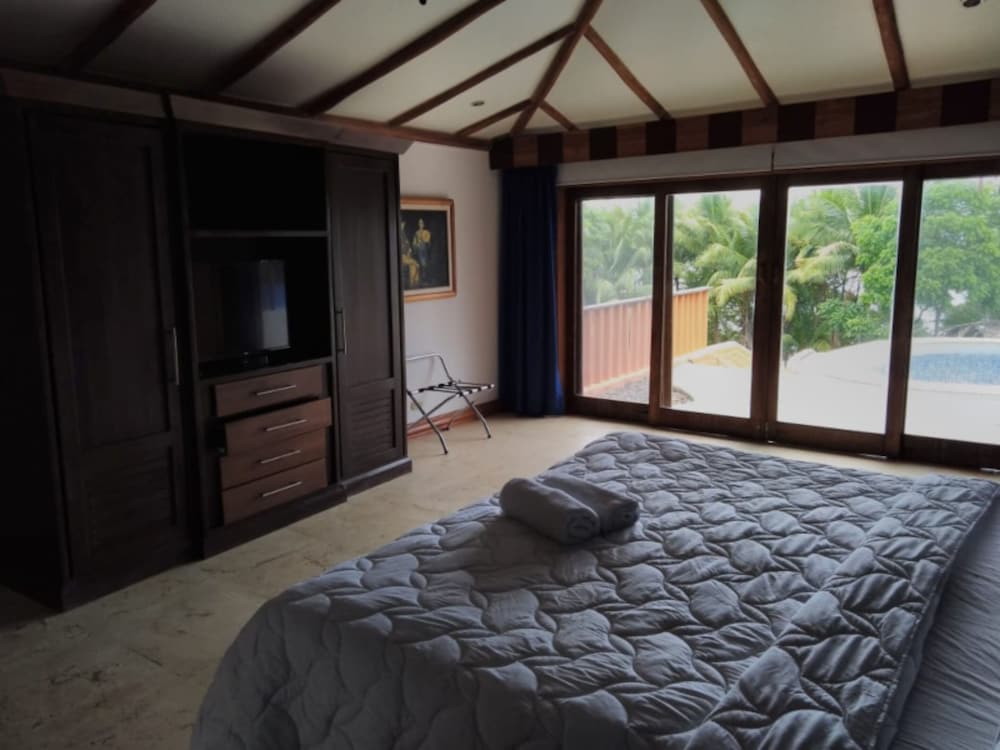 Villa de dos habitaciones con piscina privada.