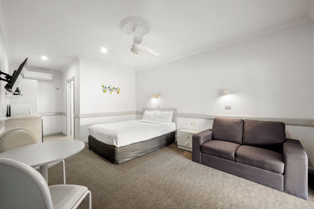 Deluxe Room, 1 Queen Bed photo 1