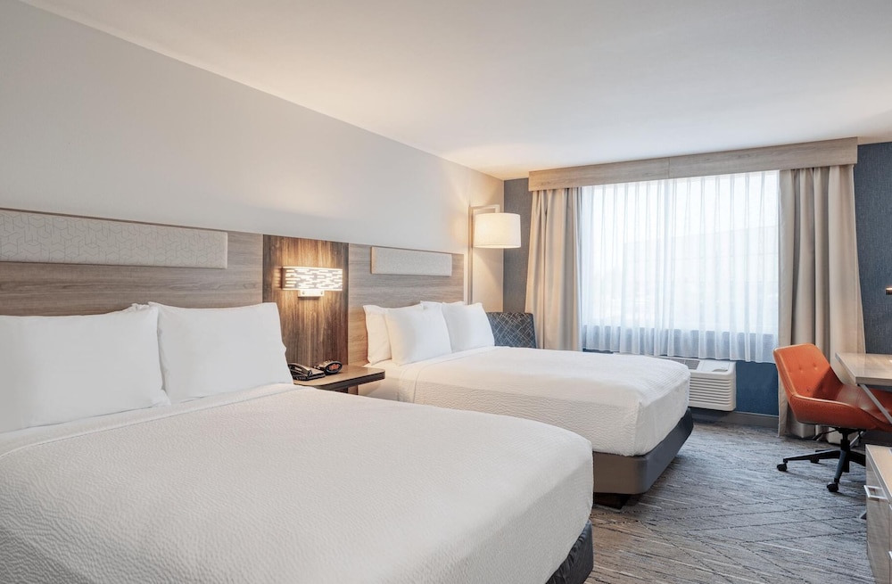 Standard Room, 2 Queen Beds - Photo 12