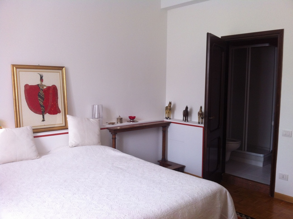 Double Room (Silvia)