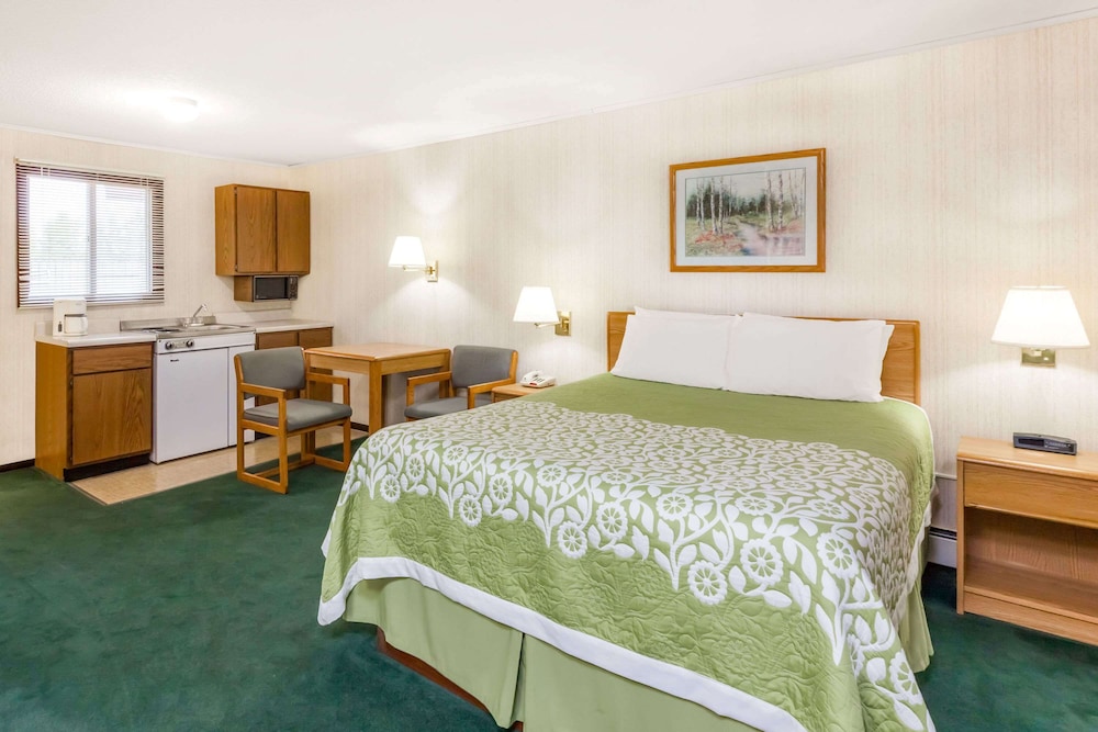 Efficiency, Standard Room, 1 Queen Bed - Photo 1