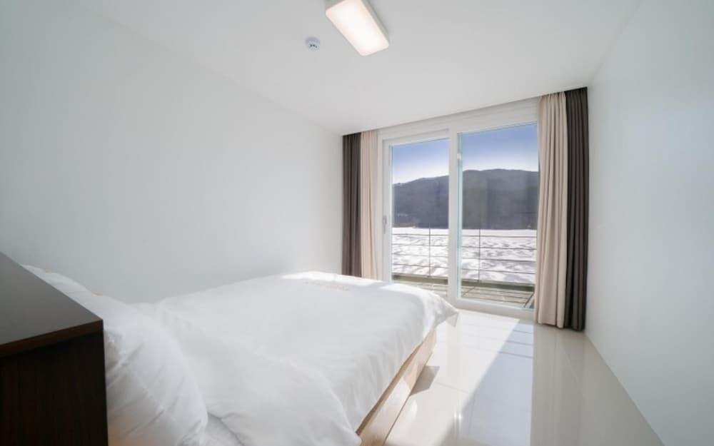Room (Room 305 (Panoramic River View/Two Ro) - Photo 6