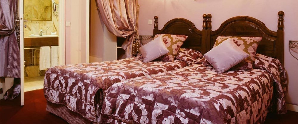 Classic Twin Room