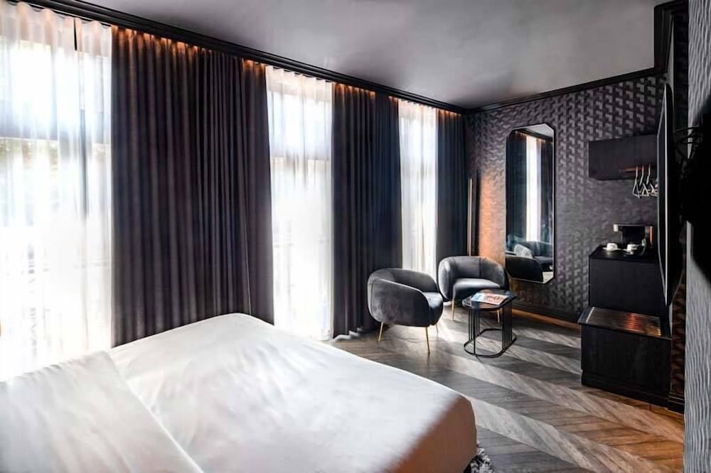 Deluxe Suite, 1 King Bed photo 3