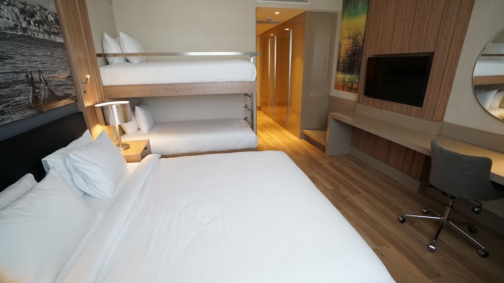 Family Double or Twin Room, Multiple Beds, Non Smoking (TRYP, 1 Queen & 1 Bunk Bed) photo 2