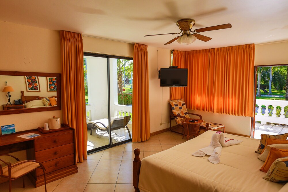 Superior Room, 1 King Bed, Non Smoking, Garden View