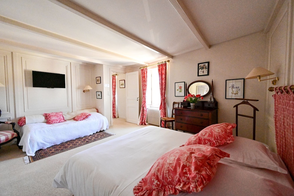 Junior Double or Twin Room, Private Bathroom
