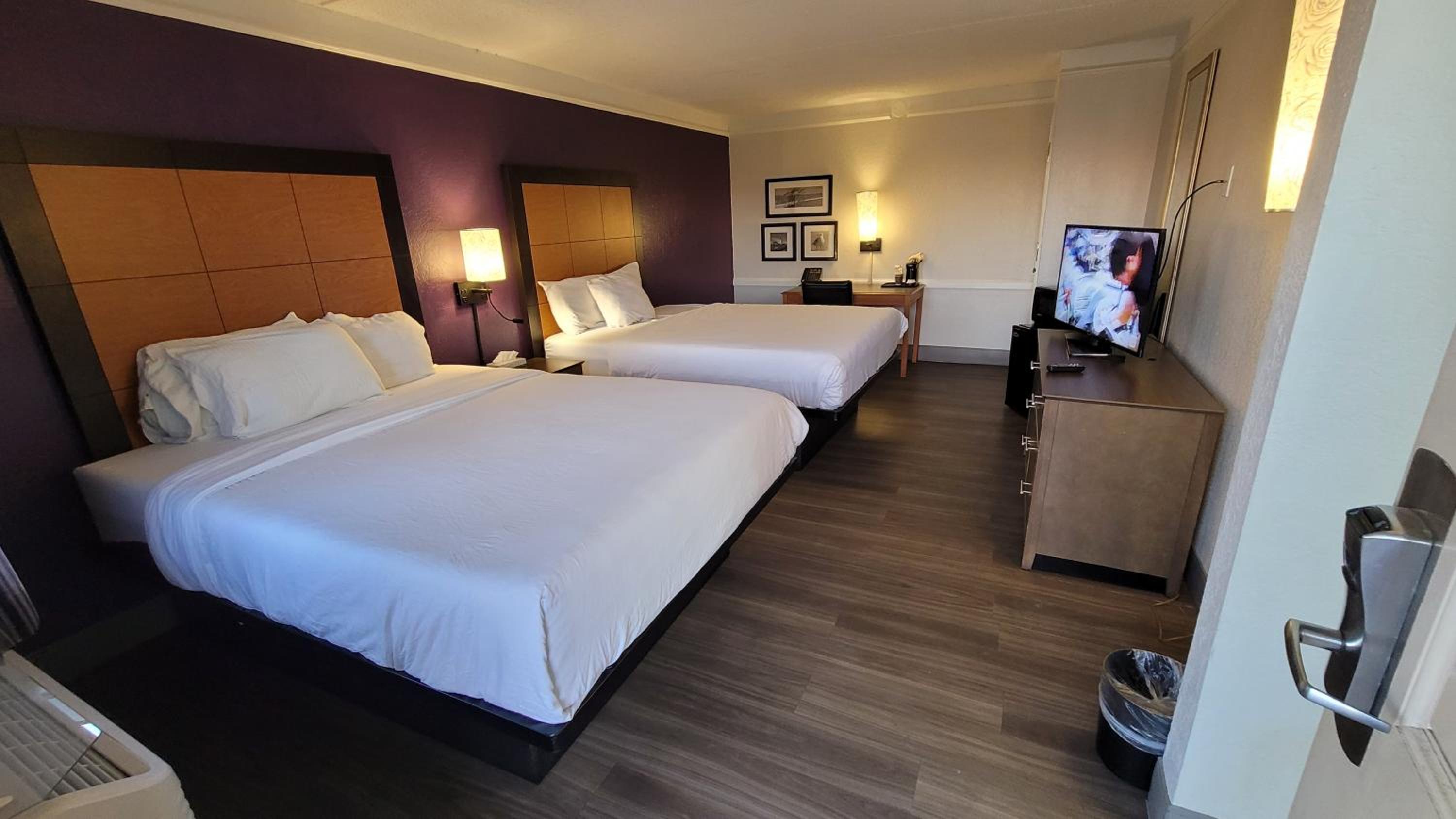 Deluxe Queen Room photo 2