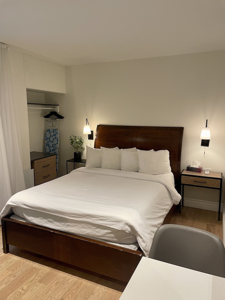 Economy Room, 1 Queen Bed