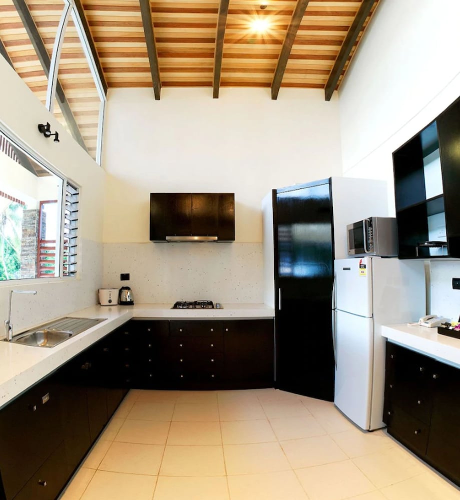 Tropical 3 Bedroom Apartment - Photo 5