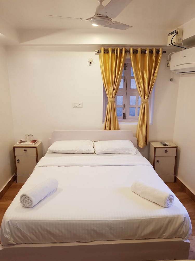 Double or Twin Room, 1 Double or 2 Twin Beds, Balcony, Garden View photo 1