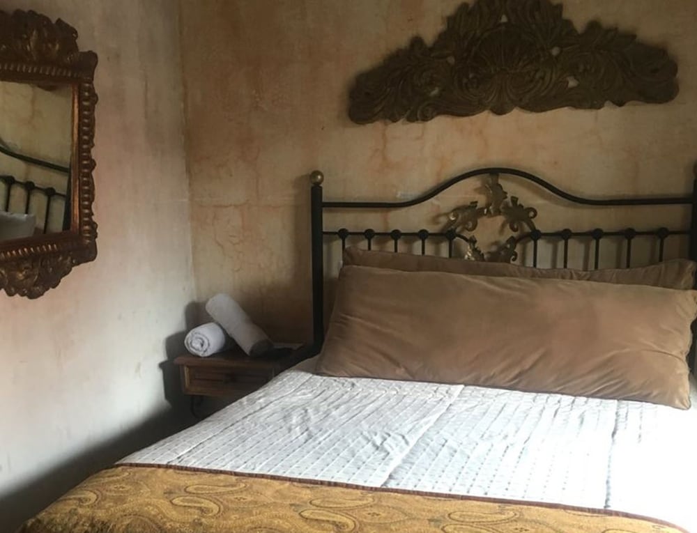 Standard Room, 1 King Bed, Non Smoking photo 2