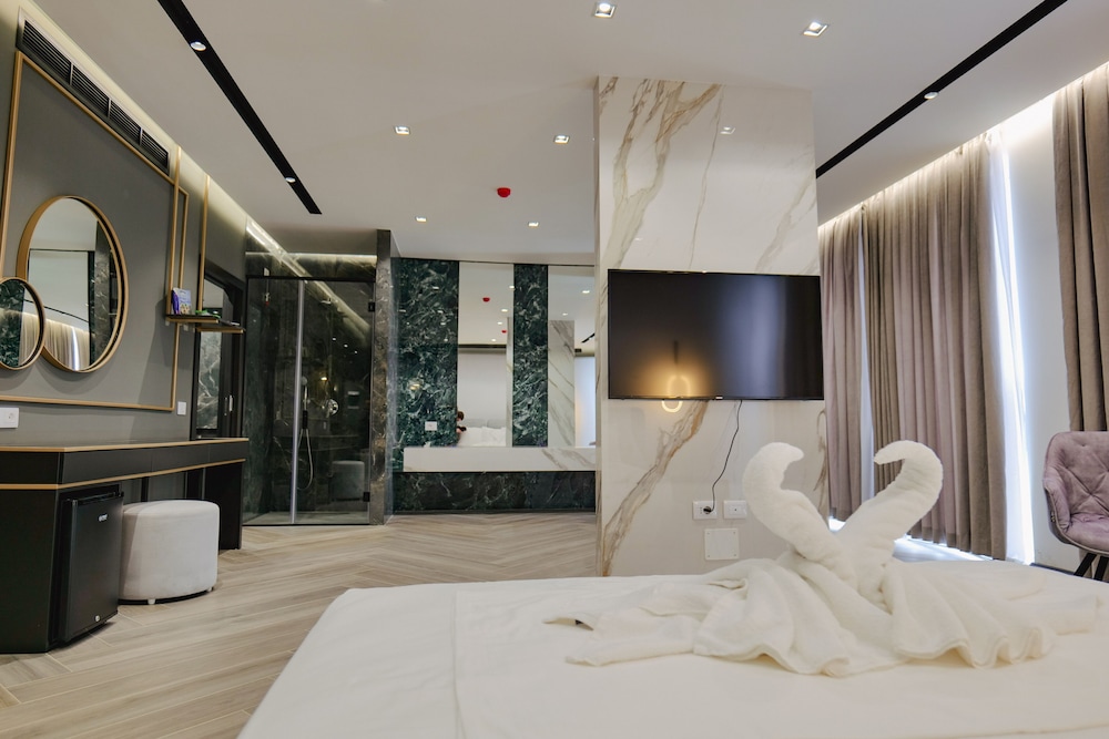 Deluxe Suite photo 1