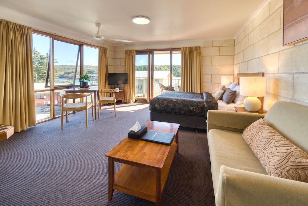Premier Queen Suite - Ocean View photo 1