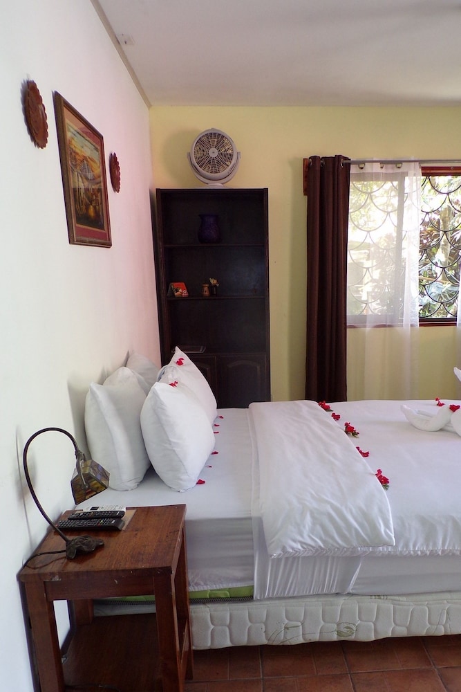 Basic Suite, Kitchenette, Poolside