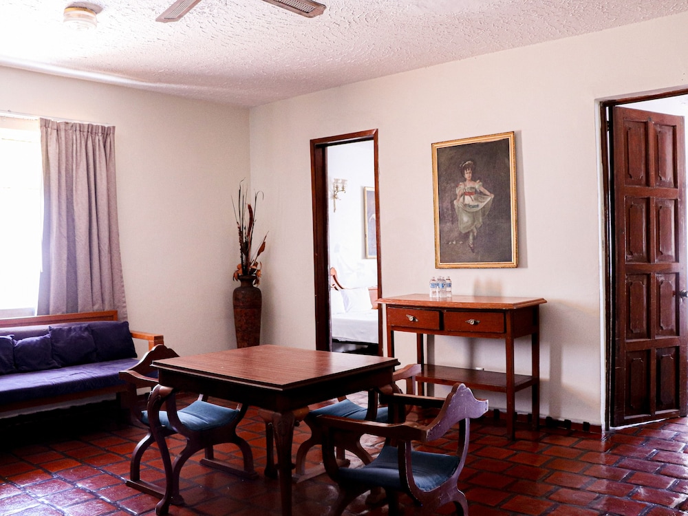 Elite Suite - Photo 1