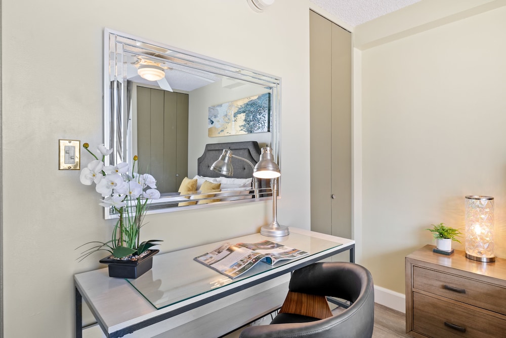 Pacific Monarch - 1 BR - Ocean & City Views: Design Apartment, 1 Bedroom, Balcony, Partial Sea View (0037) photo