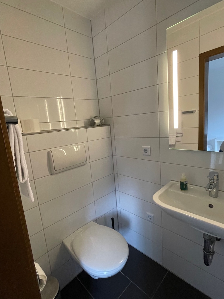 Standard Twin Room, Private Bathroom, Garden View (Twinnbed) - Photo 6