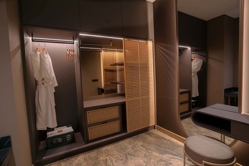 Suite - Photo 2