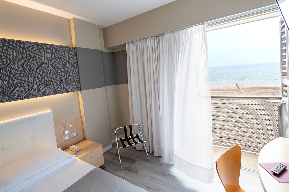Comfort Double or Twin Room, Partial Sea View - Photo 1