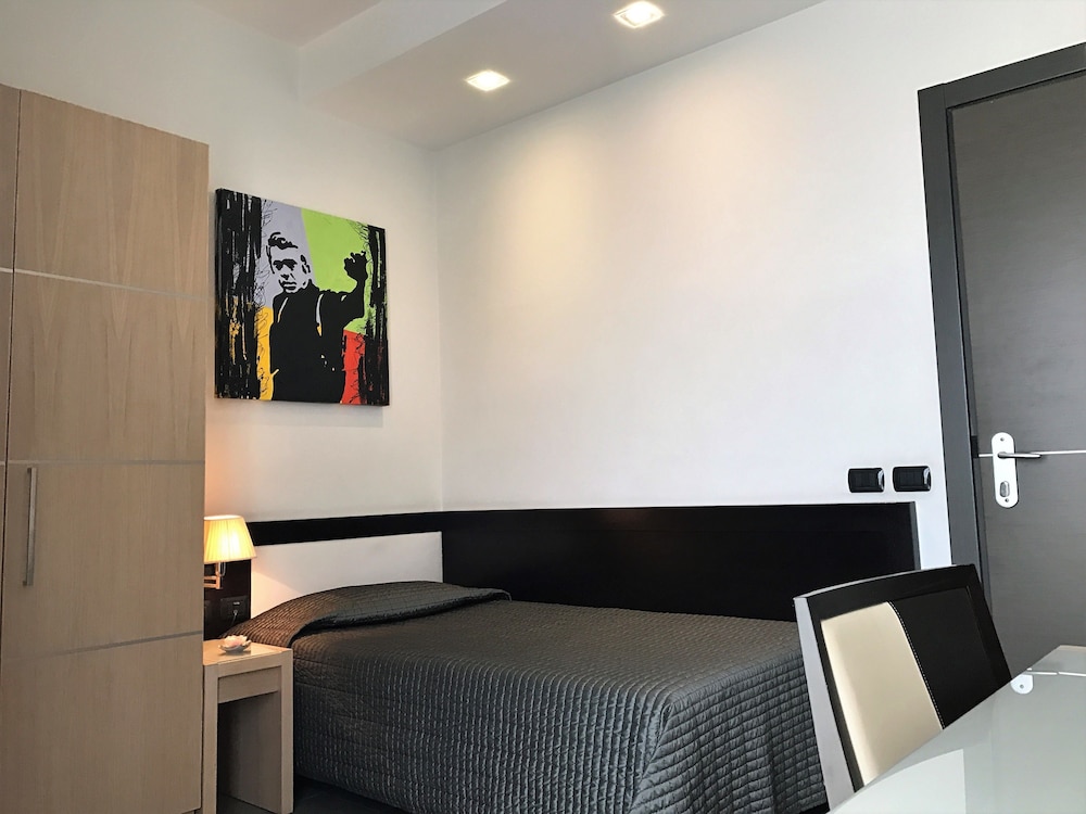 Single Room photo 2