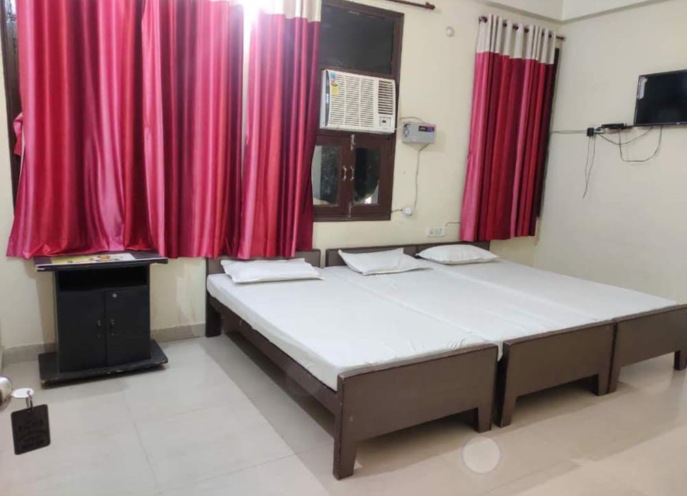 Deluxe Triple Room, City View